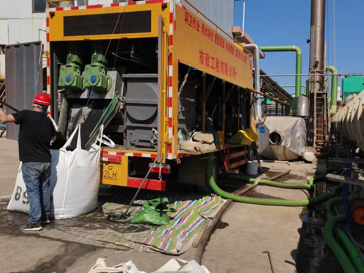 山南淤泥压干处理